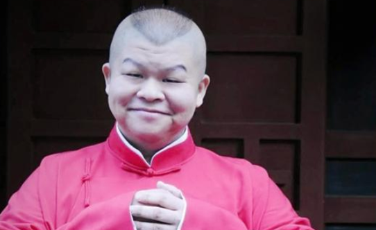 居委会称德云社演员吴鹤臣收入不高 月平均收入仅6000元?